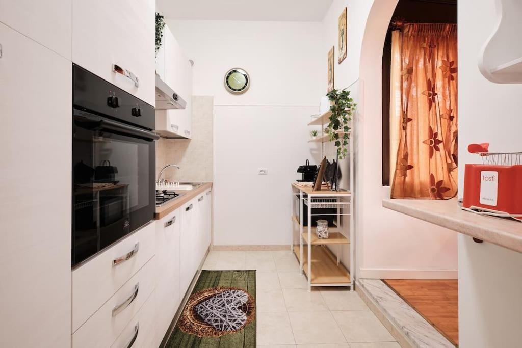 Penthouse 200 Meters From Metro Wi-fi And Ac Apartment Rom
